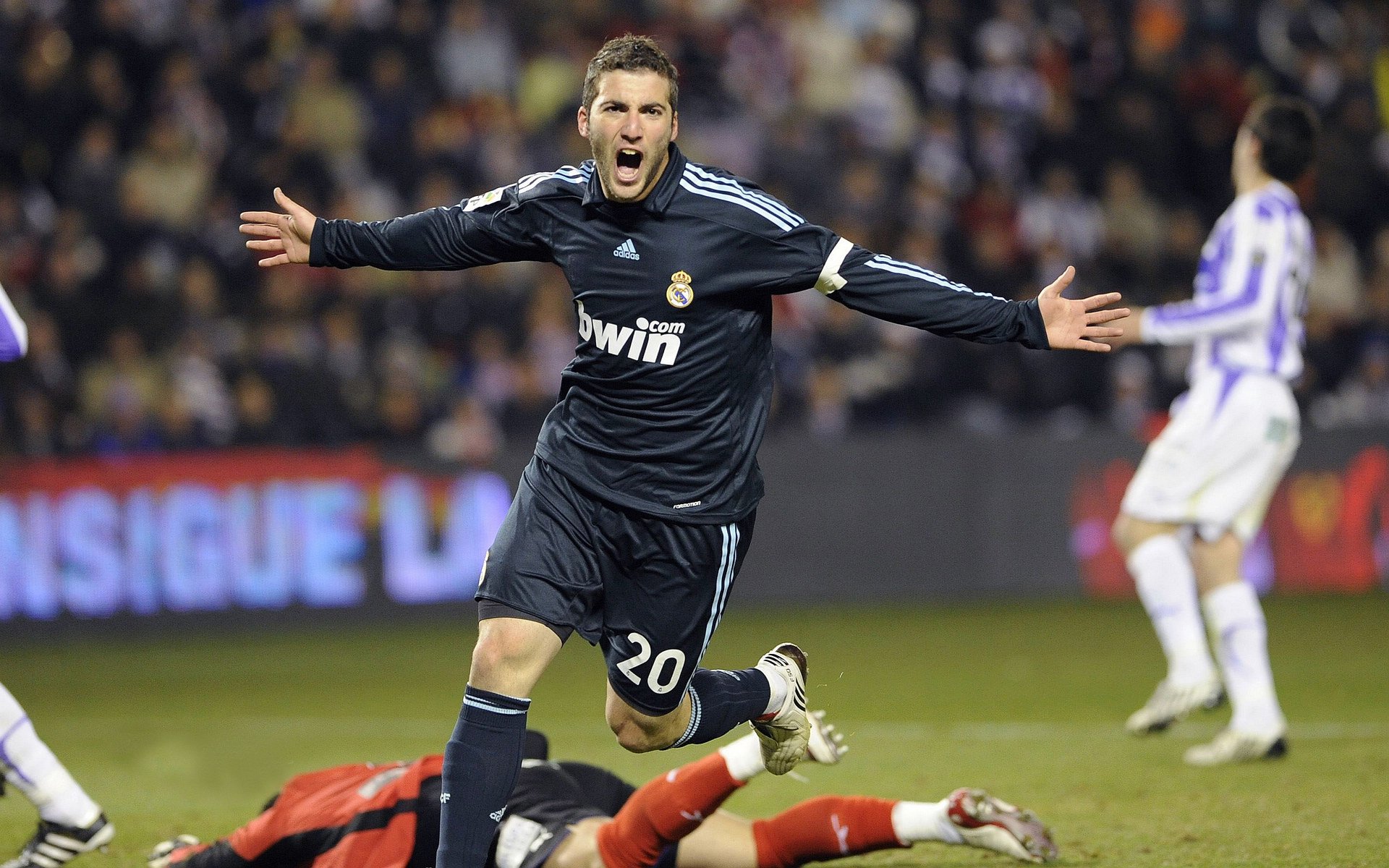 掘金替补阵容越来越稳，真是冠军底子，掘金队替补中锋