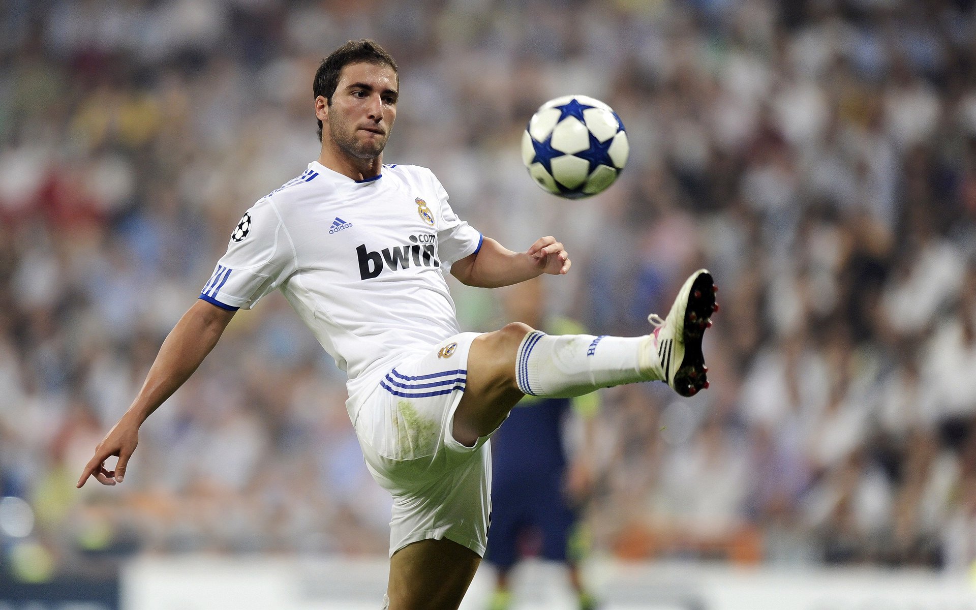 逆境反败为胜，球队展示铁血精神！